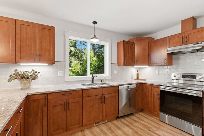 Foto del edificio - 8645 Evergreen Dr NE