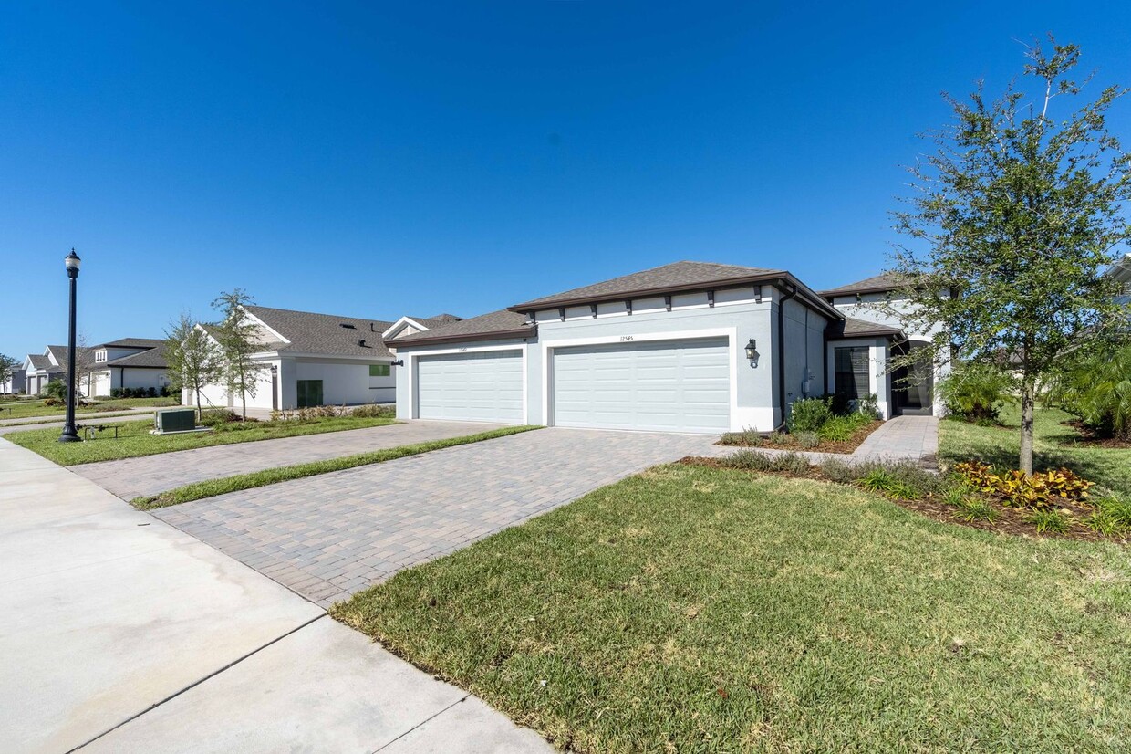 Foto principal - 12545 Oak Hill Way