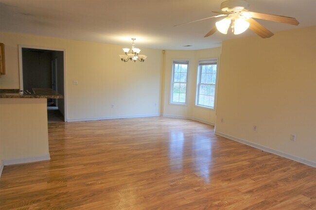 Building Photo - 131 River Oaks Cir