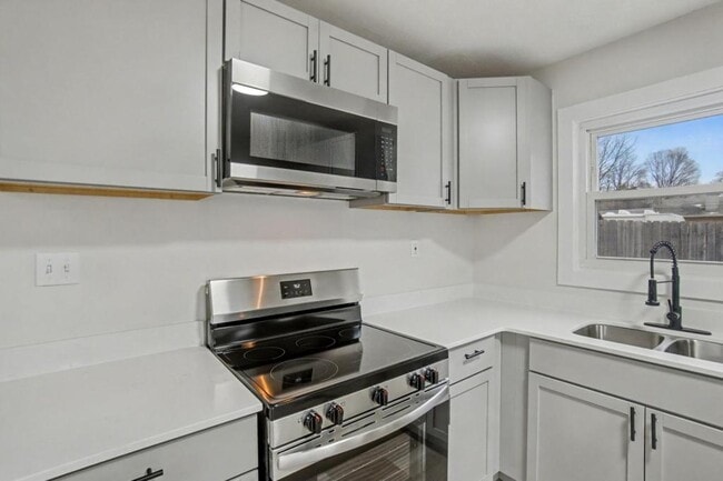 Building Photo - 5713 Mayville Dr