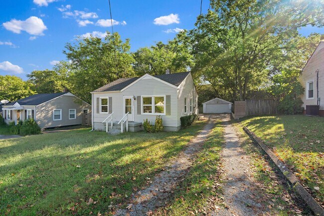 Photo - 2009 Oakwood Ave House