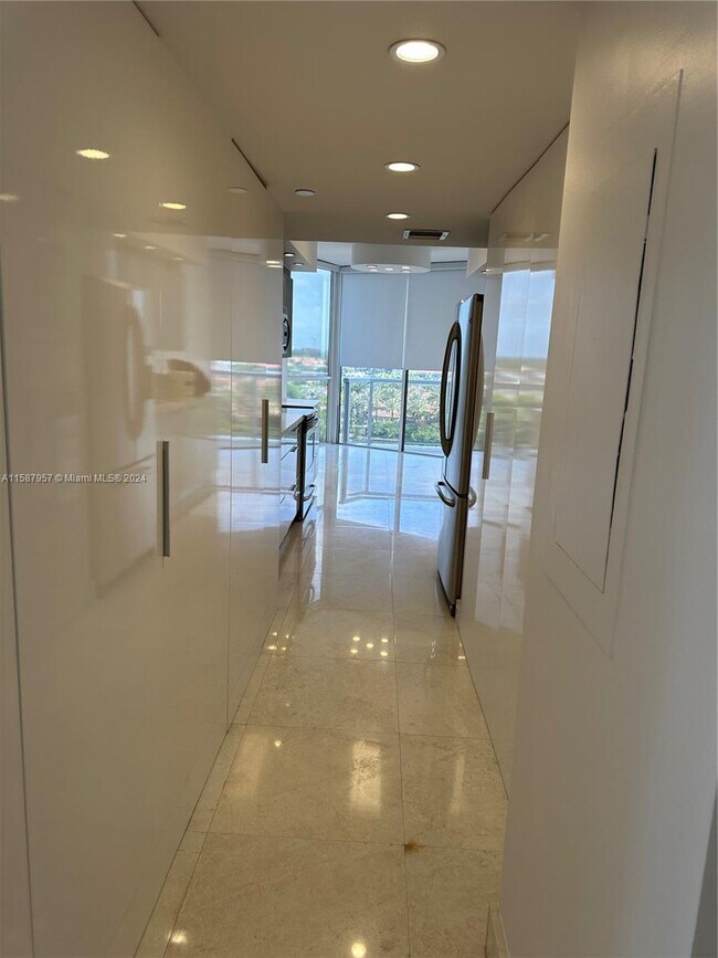 Building Photo - 20281 E Country Club Dr