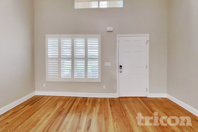 Foto del edificio - 8820 Cole St