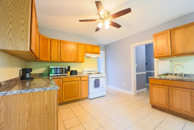 Foto del edificio - 73 Green Hill Pkwy