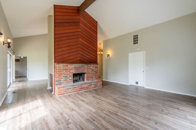 Building Photo - S Darlington Duplex