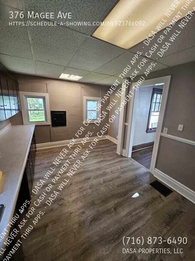 Foto del edificio - 376 Magee Ave