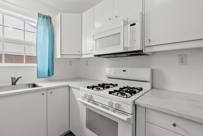 Photo - Now Available in Norfolk – Move-In Ready Townhouse!