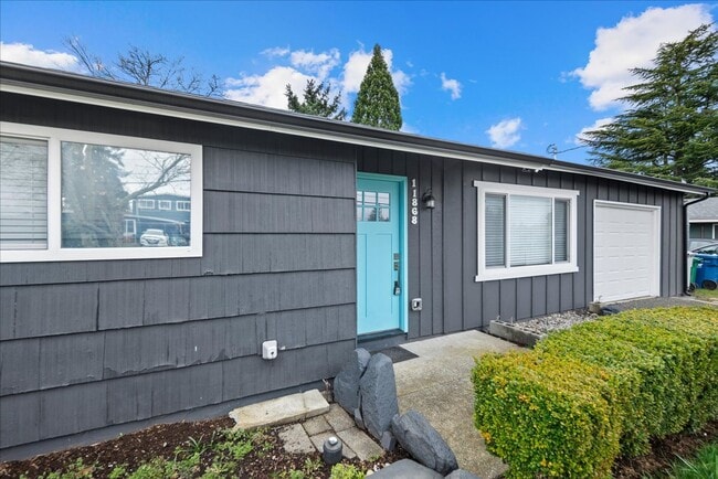 Building Photo - Remodeled Rambler with A/C and Large Yard