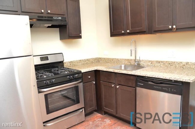 Foto del edificio - 1522 W Augusta Blvd