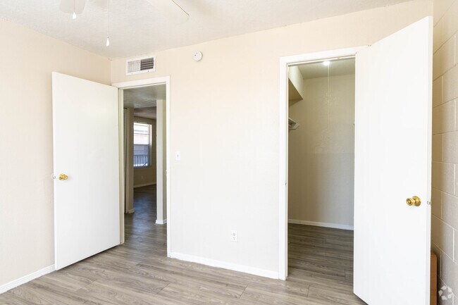 2HAB, 1BA - 670 ft² - Tigua Village- All Utilities Included