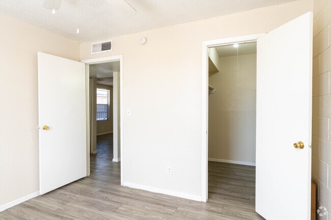 2HAB, 1BA - 670 ft² - Tigua Village