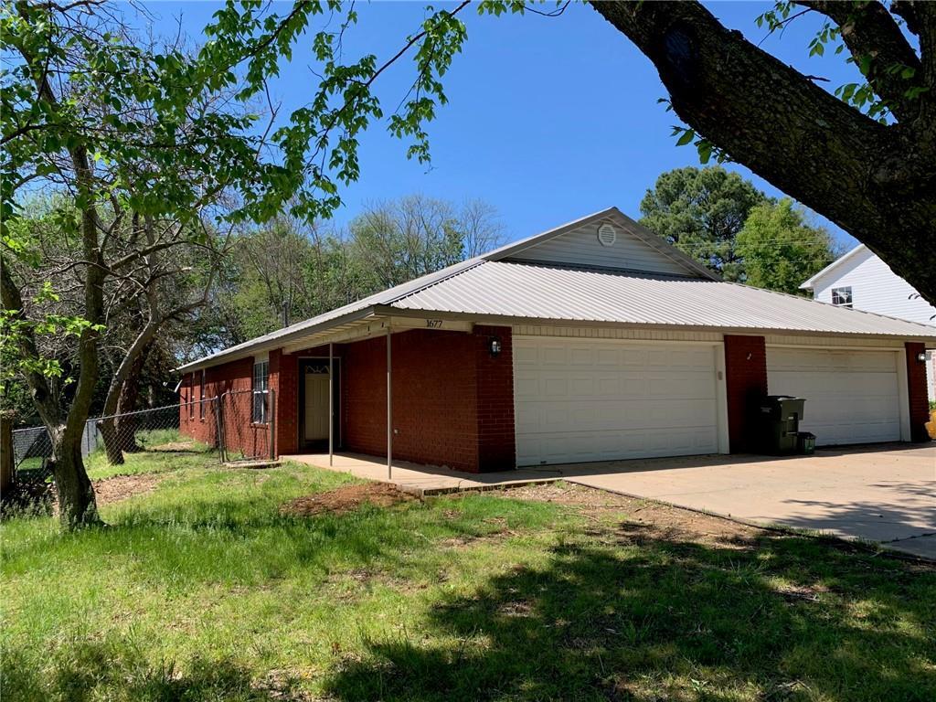 Primary Photo - 1677 N Saddlehorn Ave