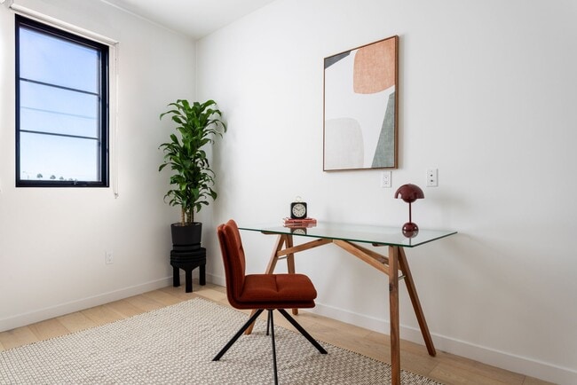 Interior Photo - Estelle