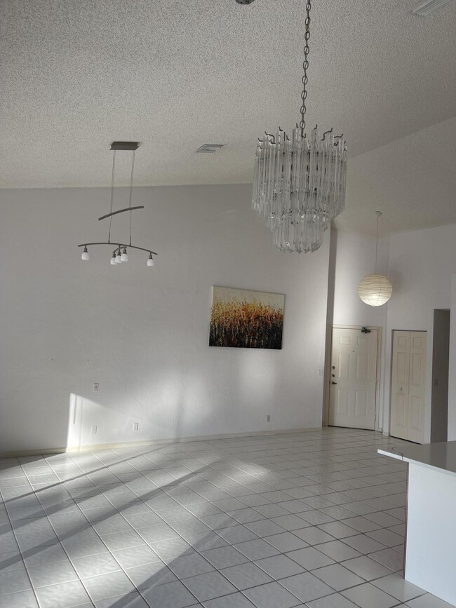 Building Photo - 5790 Coach House Cir