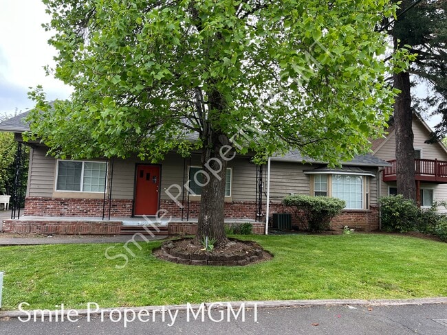 Building Photo - 12019 SE Kelly St