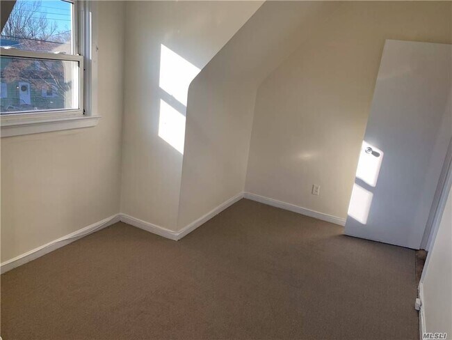 Building Photo - 48 2nd St