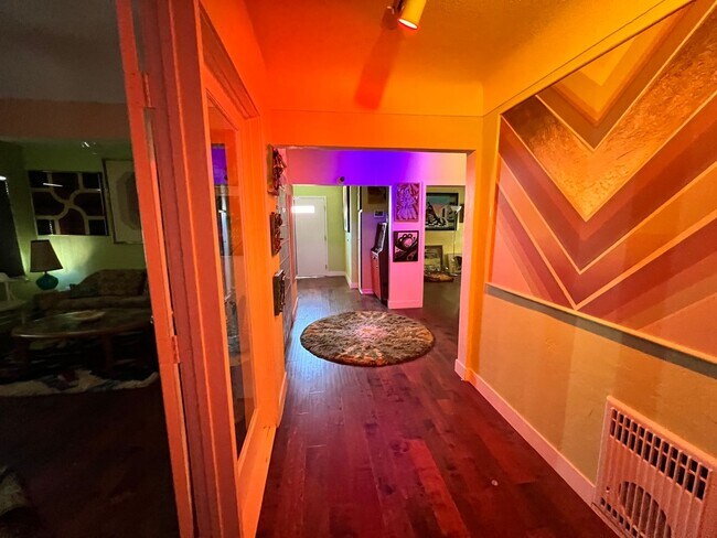 Building Photo - Charming mixed-use property, ideal for res...