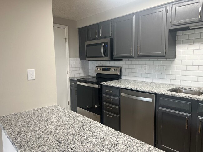 Building Photo - 2 bedroom-2 bathroom near UNCC