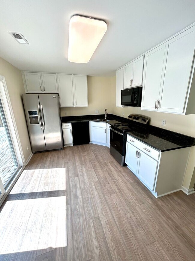 Foto del edificio - 3725 Boyette Ct E