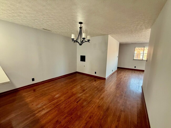 Foto del edificio - 293 E Whittier St