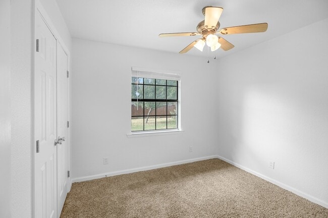 Foto del edificio - 3052 Cameo Ln