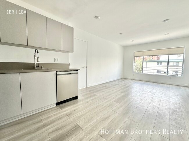 Building Photo - 316 S Mariposa Ave