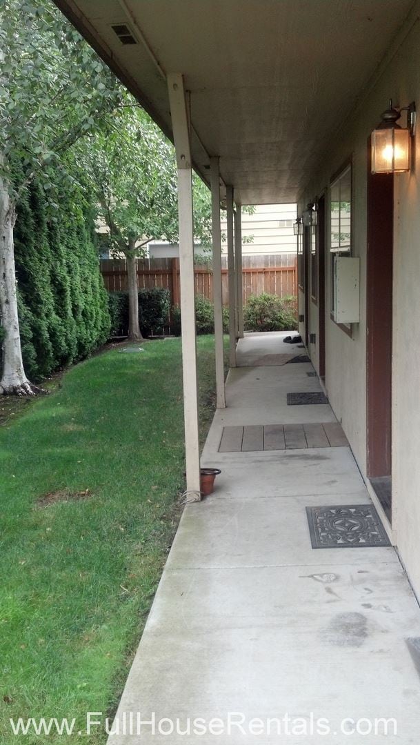 Building Photo - 3 br, 1 bath Apartment - 659 W 11th Alley