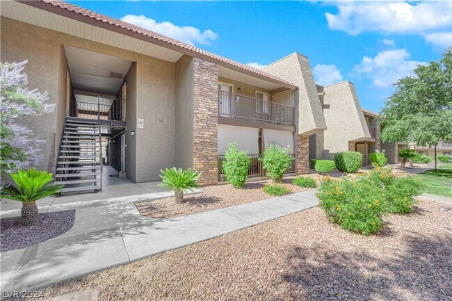 Foto del edificio - 5242 River Glen Dr