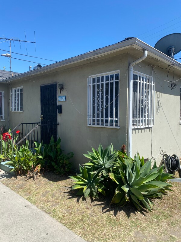 Foto principal - 4364 Ascot Ave
