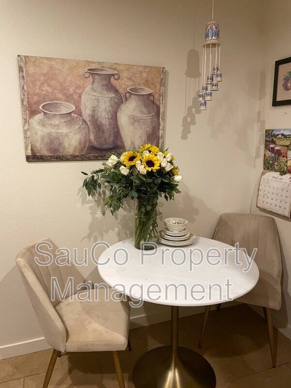 Building Photo - 8078 NE Miriam Way