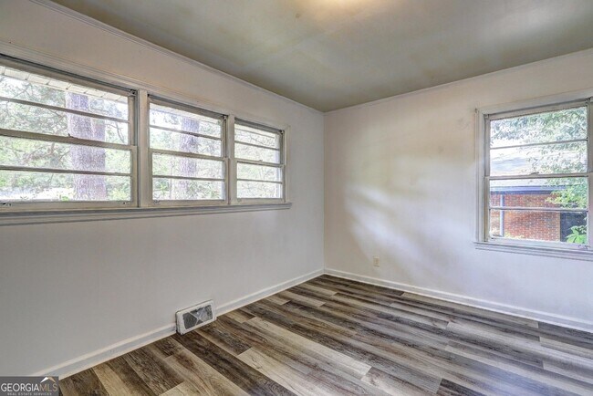 Foto del edificio - 2634 Tredway Dr