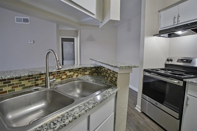 Foto del edificio - 2700 S Dairy Ashford Rd