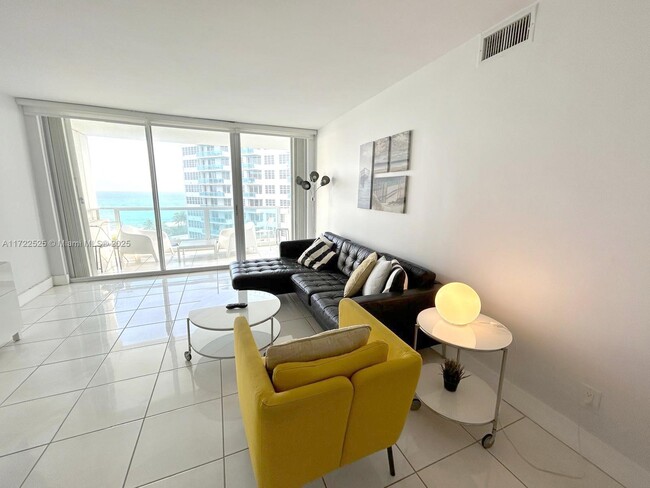 Foto del edificio - 5151 Collins Ave