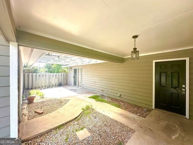 Foto del edificio - 100 Lakeview Ln