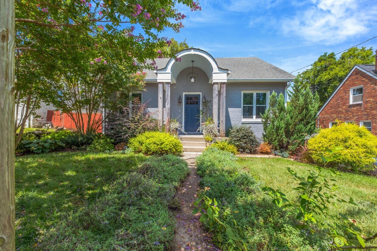 Foto principal - 3705 Burrus St