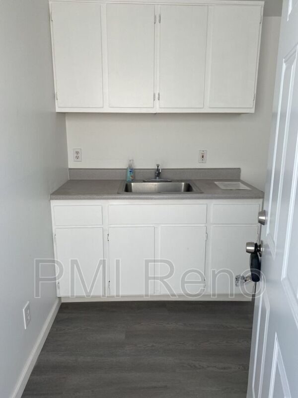 Foto del edificio - 923 W 2nd St