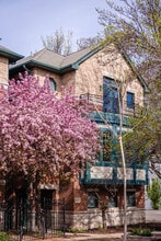 Building Photo - 3056 N Paulina St