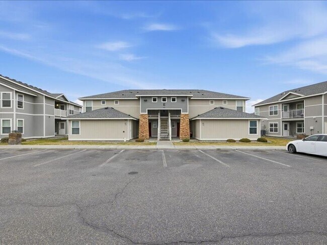 Foto del edificio - 6405 Chapel Hill Blvd