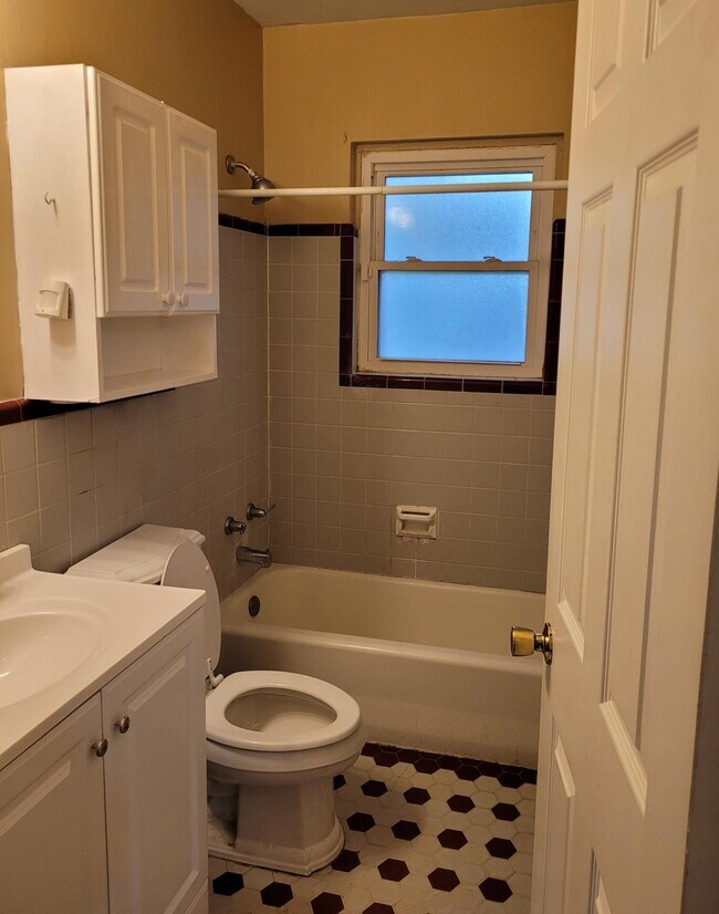 Baño - 1708 12th Ave