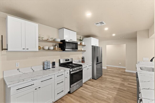 Foto del edificio - 1540 Souvenir Dr