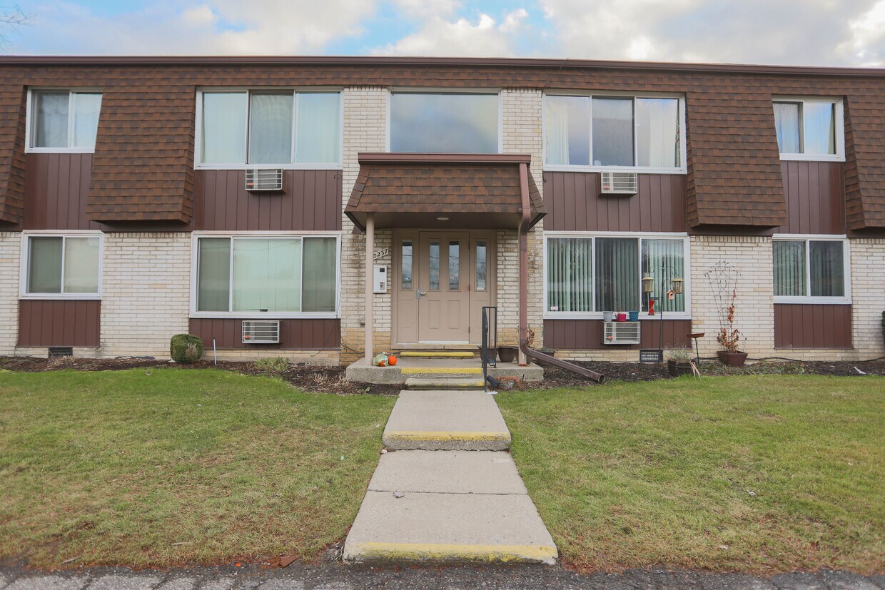30237 Utica Rd Unit 237E, Roseville, MI 48066 Apartments in