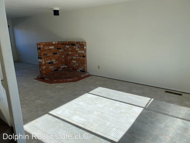 Building Photo - 2 br, 1.5 bath House - 912 SW 11th St. #4