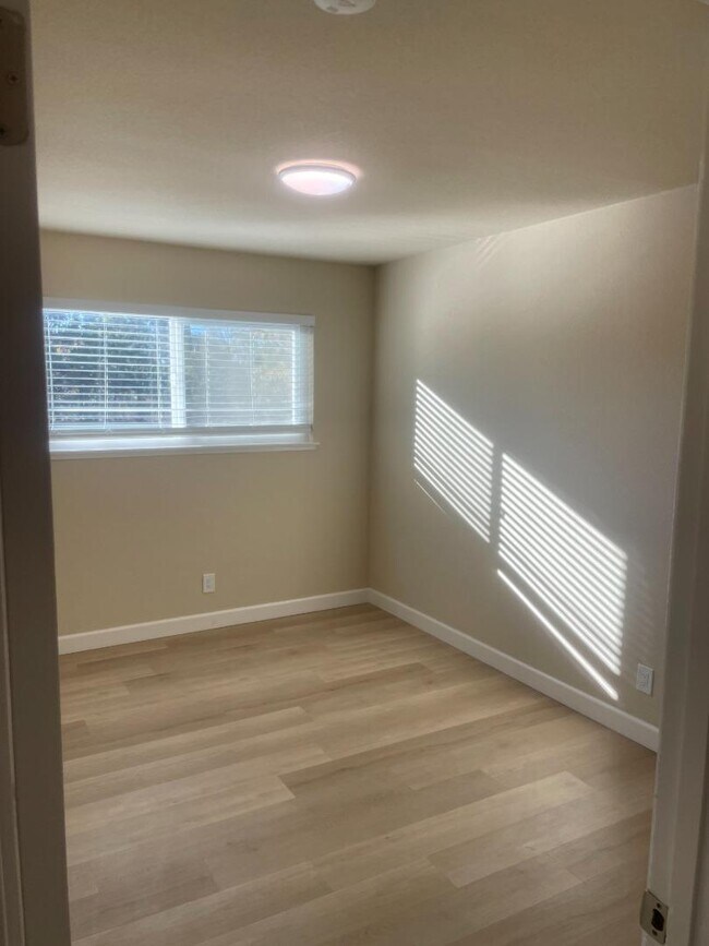 Building Photo - 486 Doyle Rd