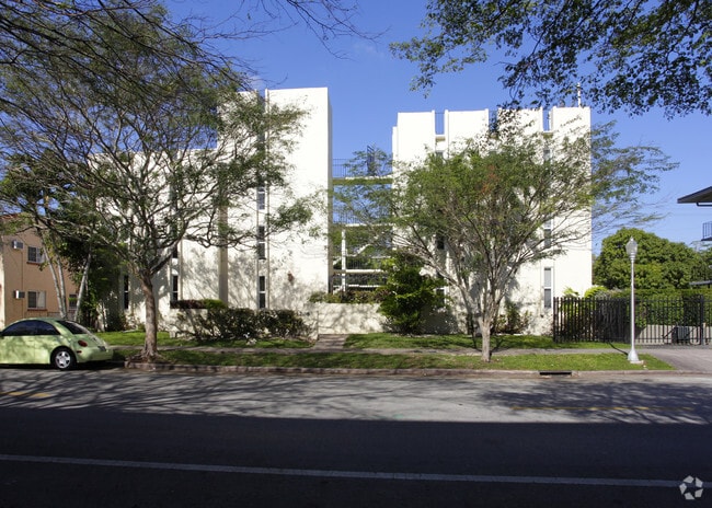 Building Photo - Salzedo Apartments