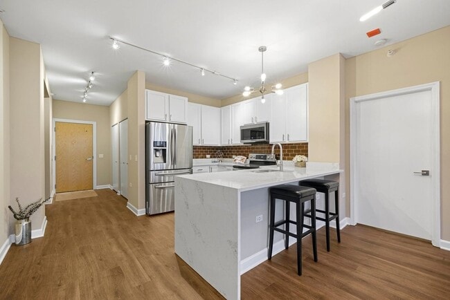 Building Photo - 1629 S Prairie Ave