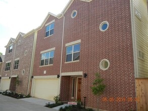 Building Photo - 8727 Bryam St