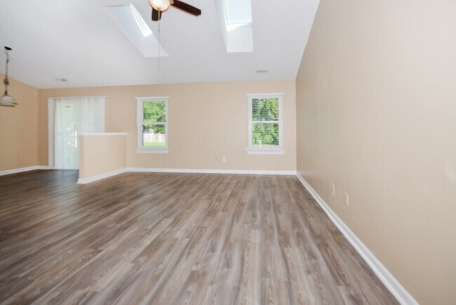 Foto del edificio - 9012 Lighthorse Dr