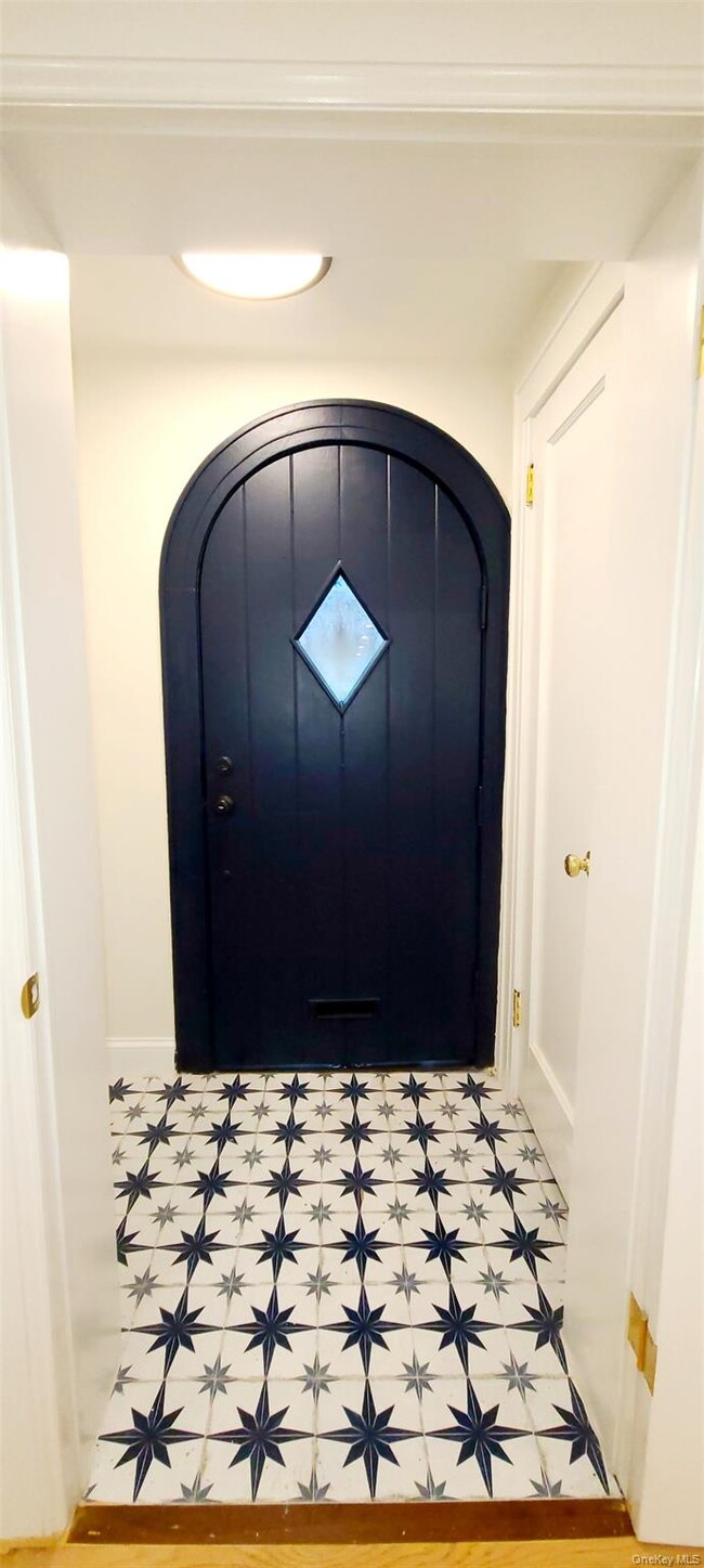 Building Photo - 88-37 62nd Dr