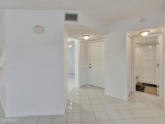 Building Photo - 3 br, 2 bath House - 6670 Villa Sonrisa Dr...