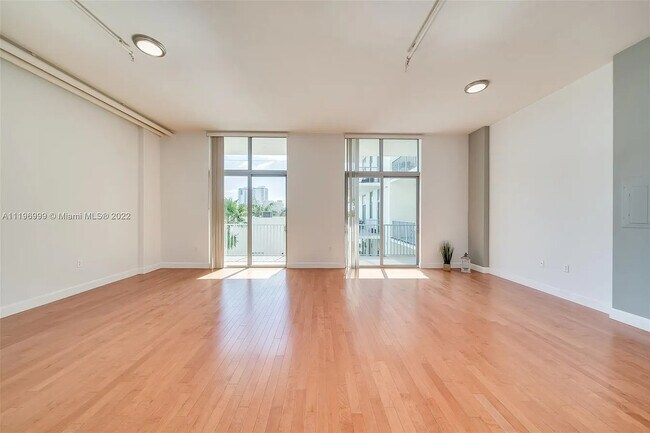 Foto del edificio - 2100 Van Buren St